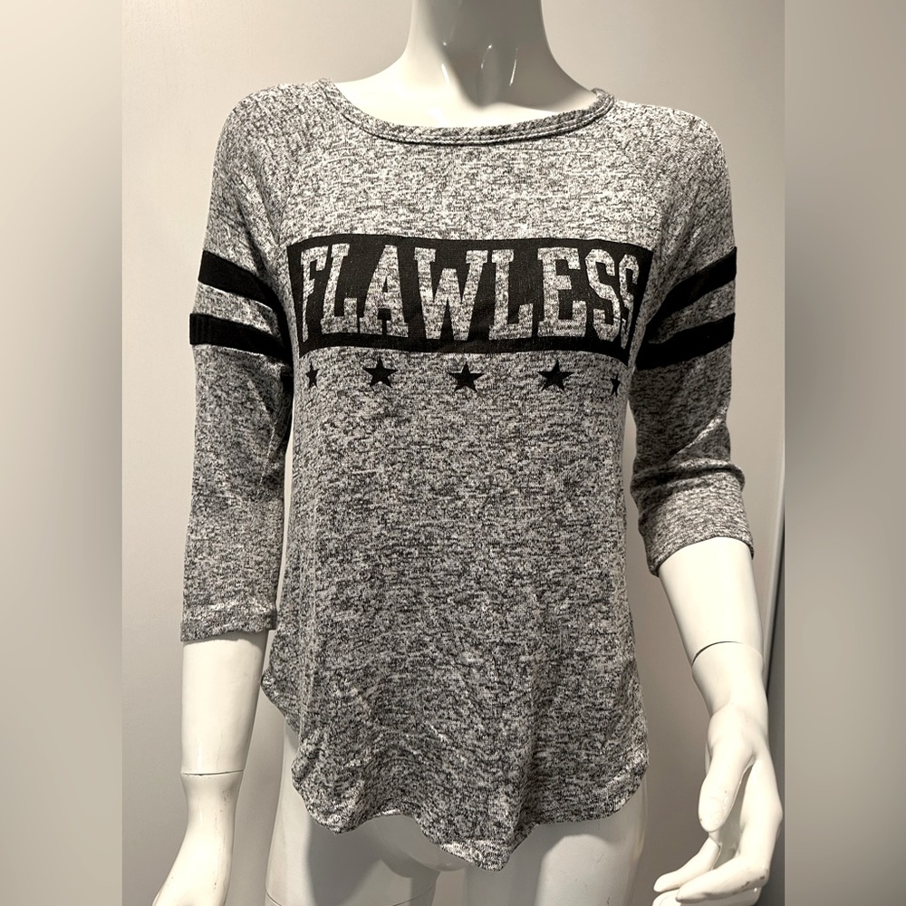 NWT. Julie's Closet “Flawless” Top. L (jr)